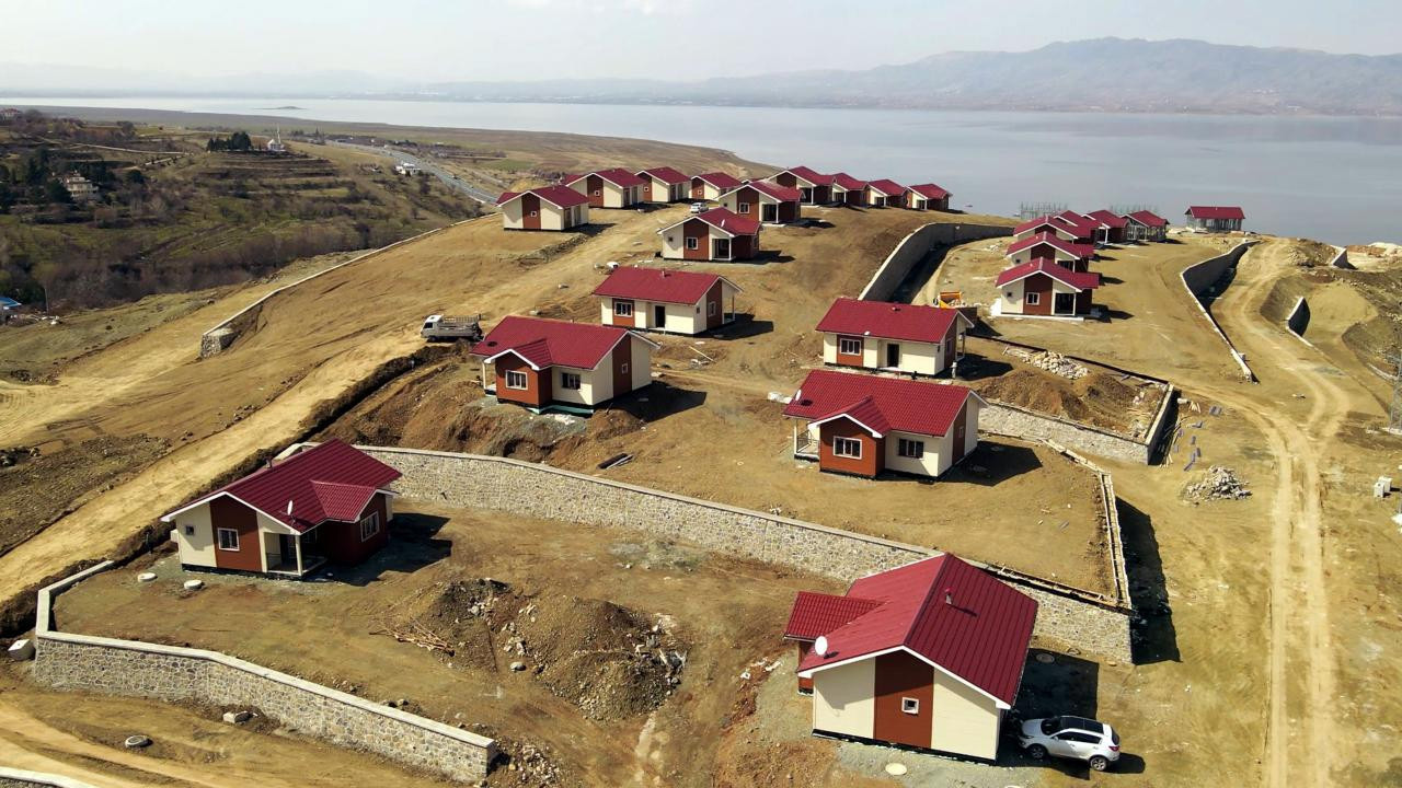 Tok Mardin Ve Ni De Lk Evim M Stakil Ve M Terek Arsa Kura Ekili I