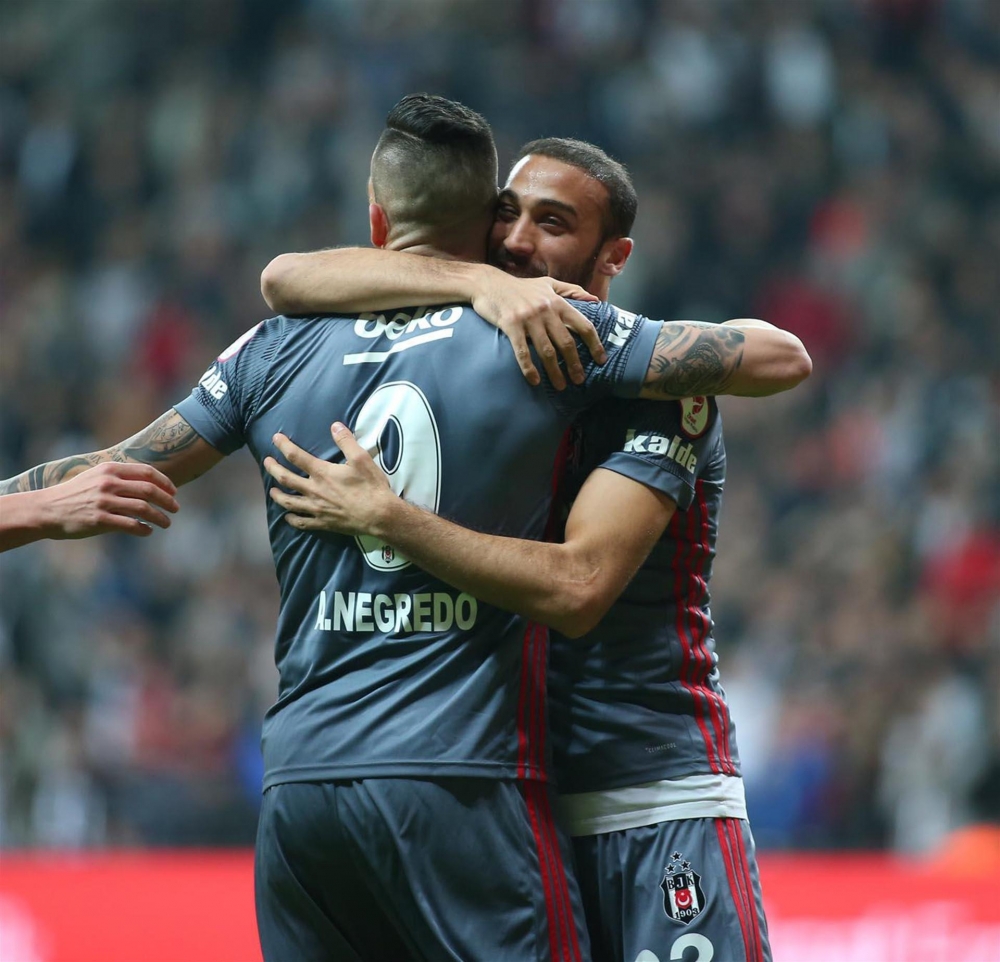 Şenol Güneş'in bakışları şaşırttı. 3