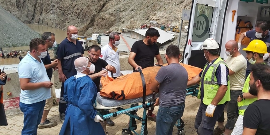 Artvin'de selde kaybolan 3 kişinin cansız bedenine ulaşıldı! 1