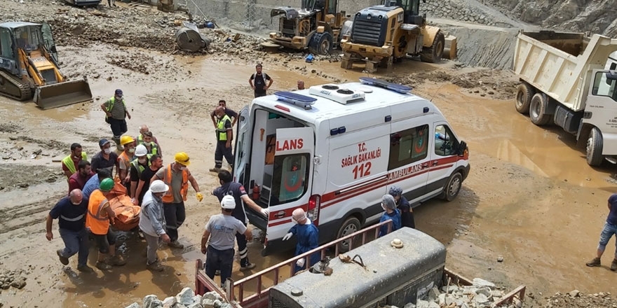 Artvin'de selde kaybolan 3 kişinin cansız bedenine ulaşıldı! 10
