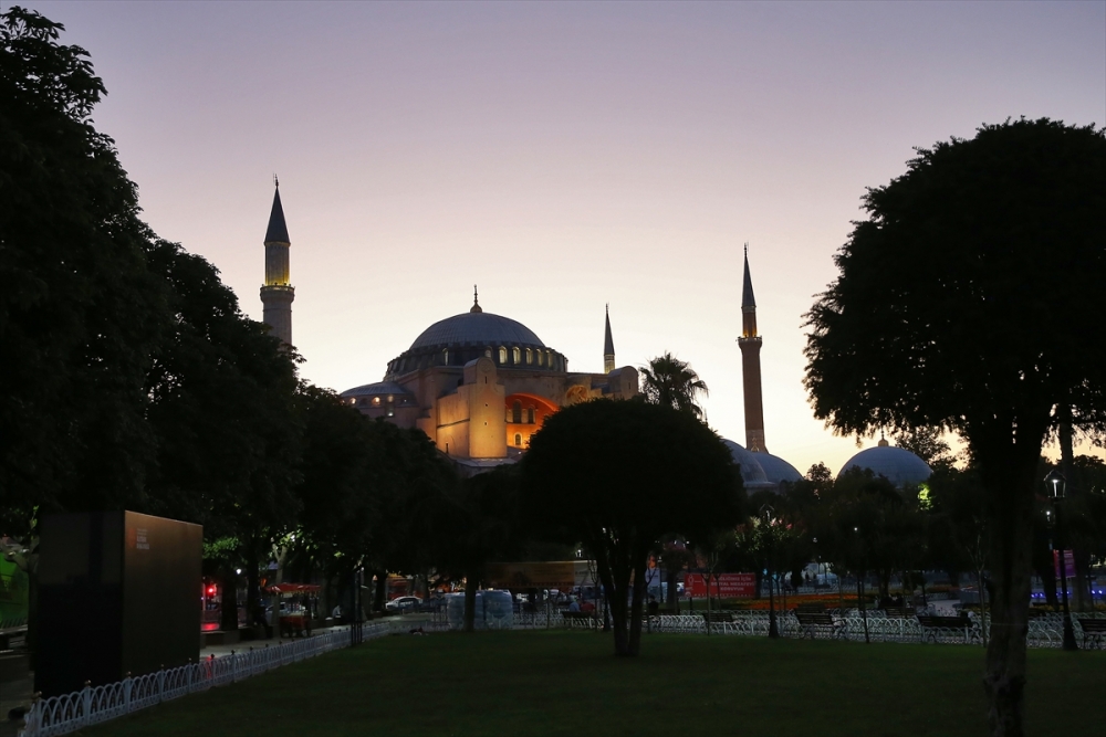 Vatandaşlar sabah namazında Ayasofya-i Kebir Cami-i Şerifi'ne akın etti 1