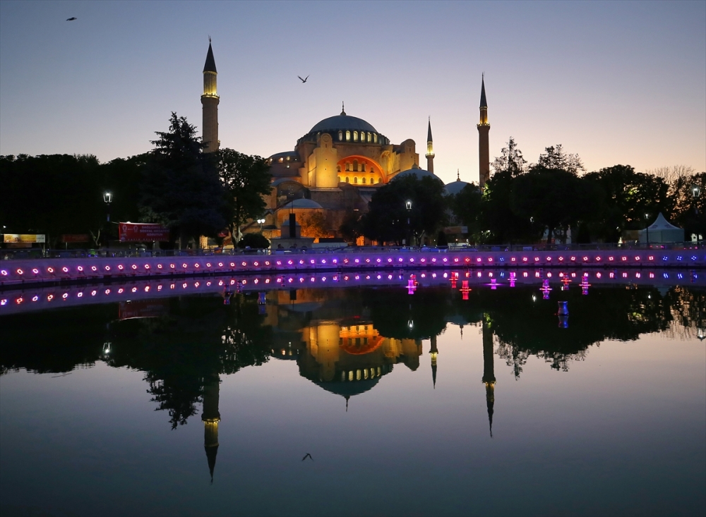 Vatandaşlar sabah namazında Ayasofya-i Kebir Cami-i Şerifi'ne akın etti 2