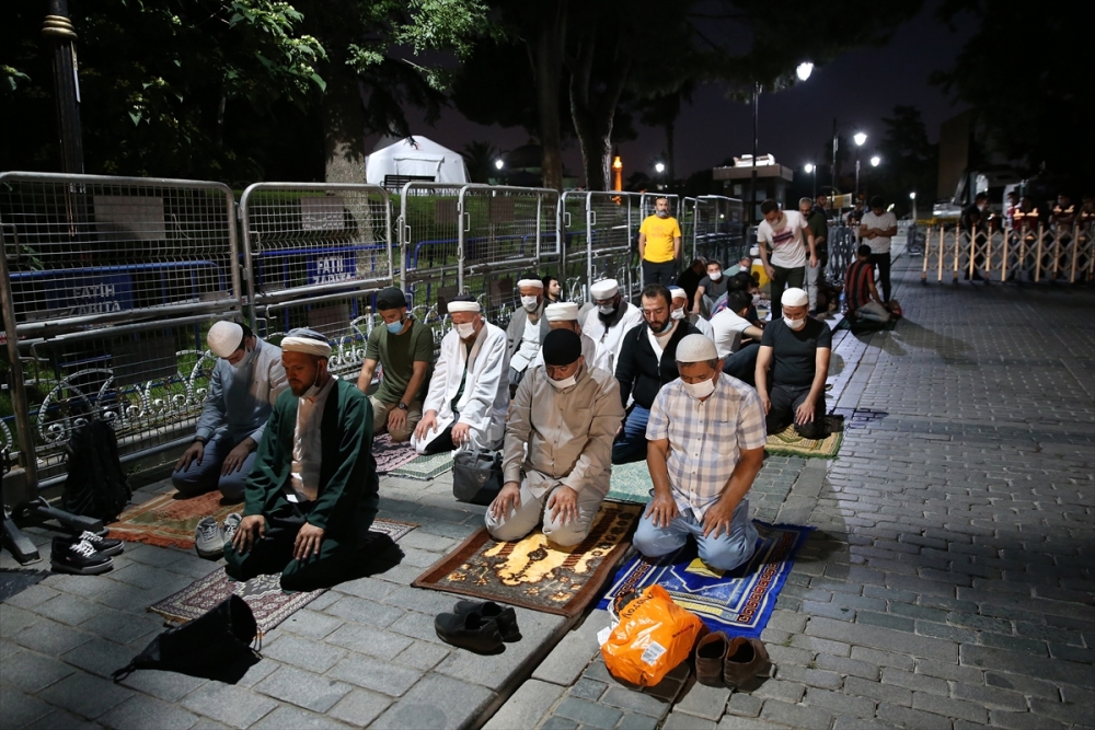 Vatandaşlar sabah namazında Ayasofya-i Kebir Cami-i Şerifi'ne akın etti 8