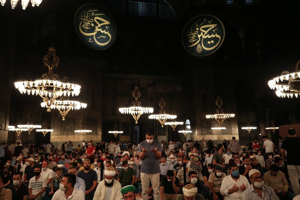 Ayasofya'da kalabalık azalmıyor! Sabah namazında her yer doldu taştı 11
