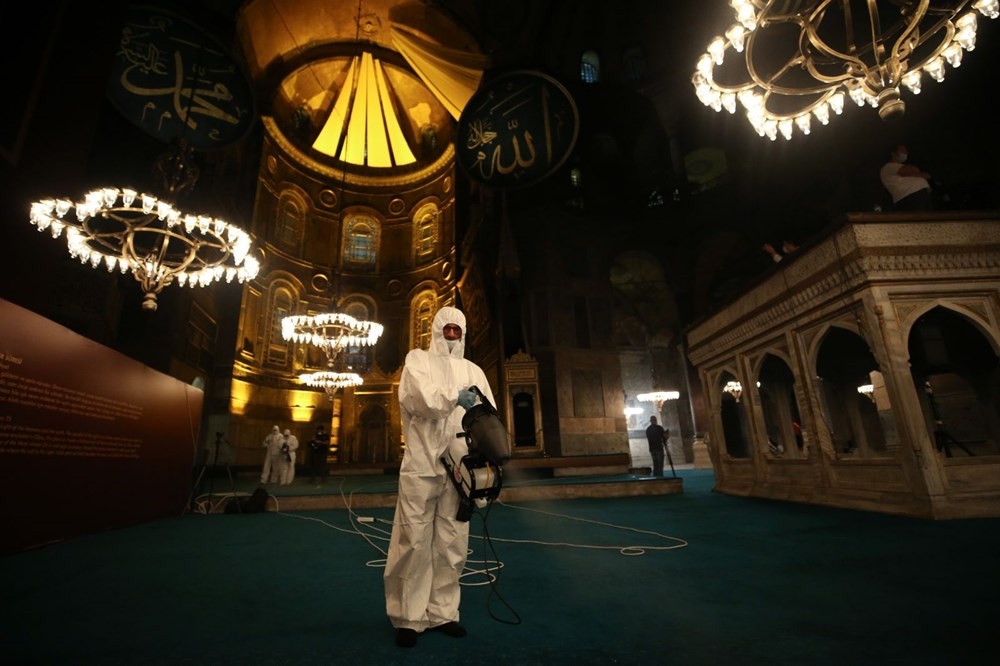 Ayasofya'da kalabalık azalmıyor! Sabah namazında her yer doldu taştı 4