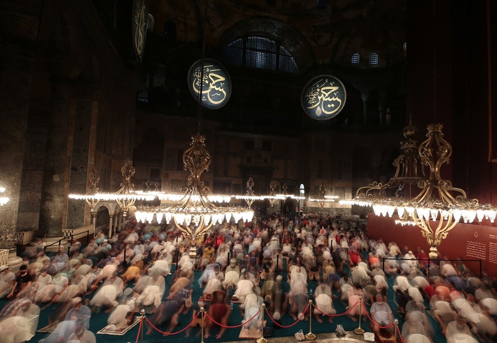 Ayasofya'da kalabalık azalmıyor! Sabah namazında her yer doldu taştı 6