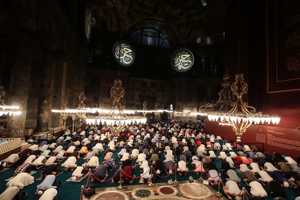 Ayasofya'da kalabalık azalmıyor! Sabah namazında her yer doldu taştı 7