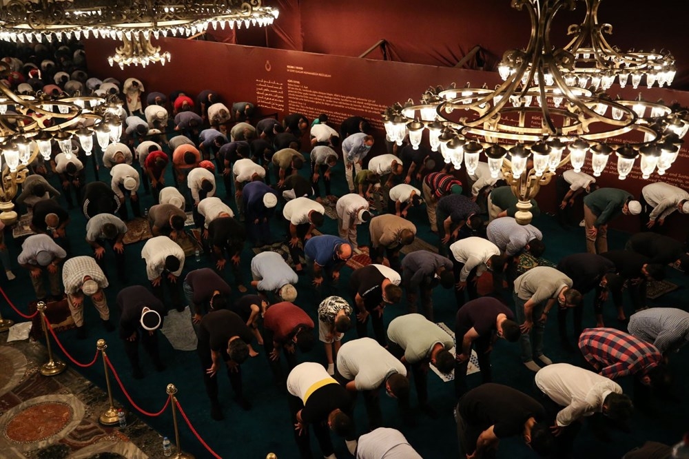 Ayasofya'da kalabalık azalmıyor! Sabah namazında her yer doldu taştı 8