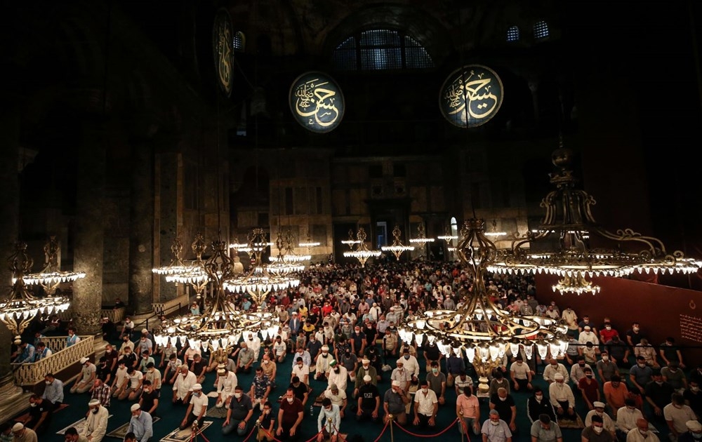Ayasofya'da kalabalık azalmıyor! Sabah namazında her yer doldu taştı 9