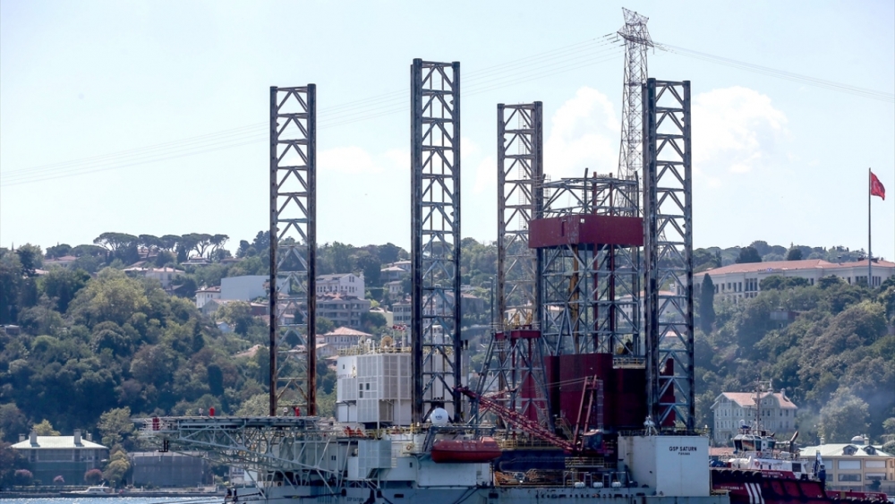 Dev petrol platformu GSP Saturn İstanbul Boğazı'ndan geçti 11