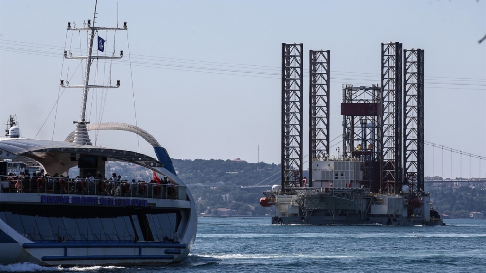 Dev petrol platformu GSP Saturn İstanbul Boğazı'ndan geçti 4