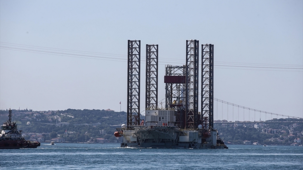 Dev petrol platformu GSP Saturn İstanbul Boğazı'ndan geçti 5
