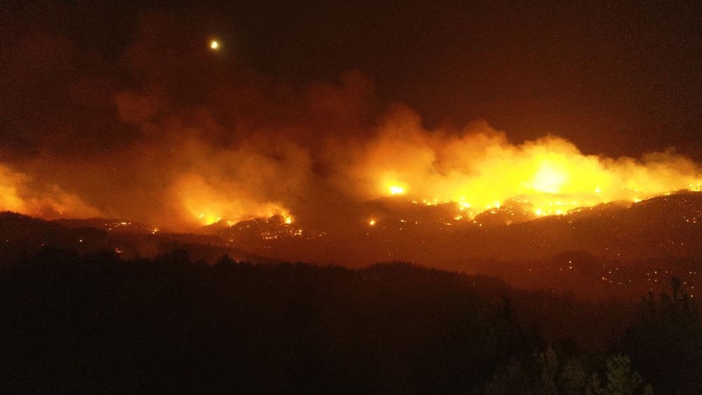 Adana'da orman yangını: 6 köy ve 800 hane boşaltıldı 9