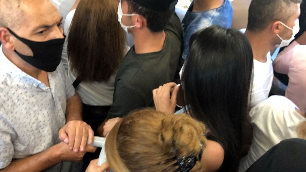 Metrobüslerde aşırı yoğunluk! Sosyal mesafe kuralı hiçe sayıldı 5
