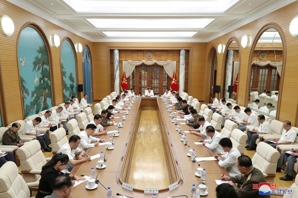 Komada olduğu iddia edilen Kim Jong'dan yeni görüntü 1