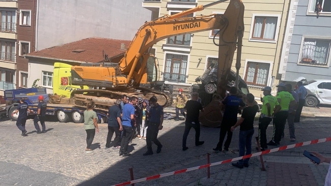 Freni boşalan tır 4 araca ve binaya çarparak durabildi 4