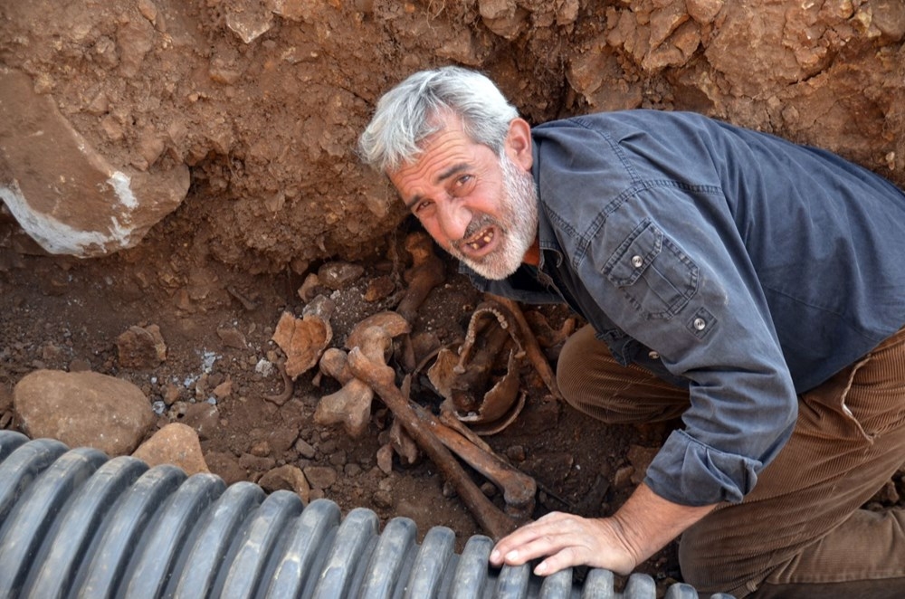 Atık su kanalı kazısında insan kemiği ve mühimmat çıktı 11