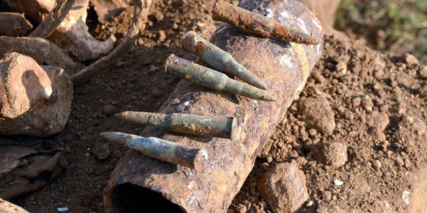 Atık su kanalı kazısında insan kemiği ve mühimmat çıktı