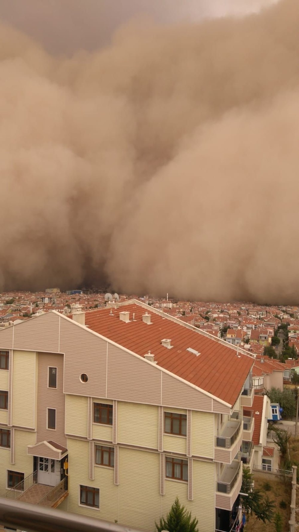 Ankara'daki kum fırtınasına dair yeni görüntüler geldi! 6