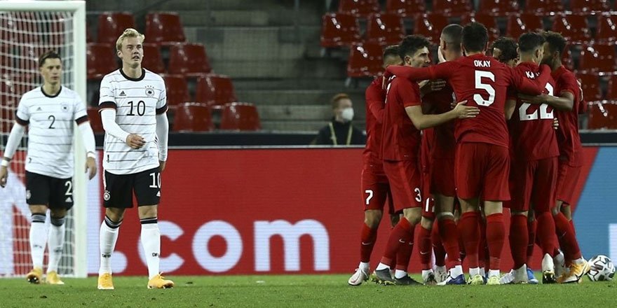 Almanya-Türkiye maçında gol düellosu! İşte düellodan kareler
