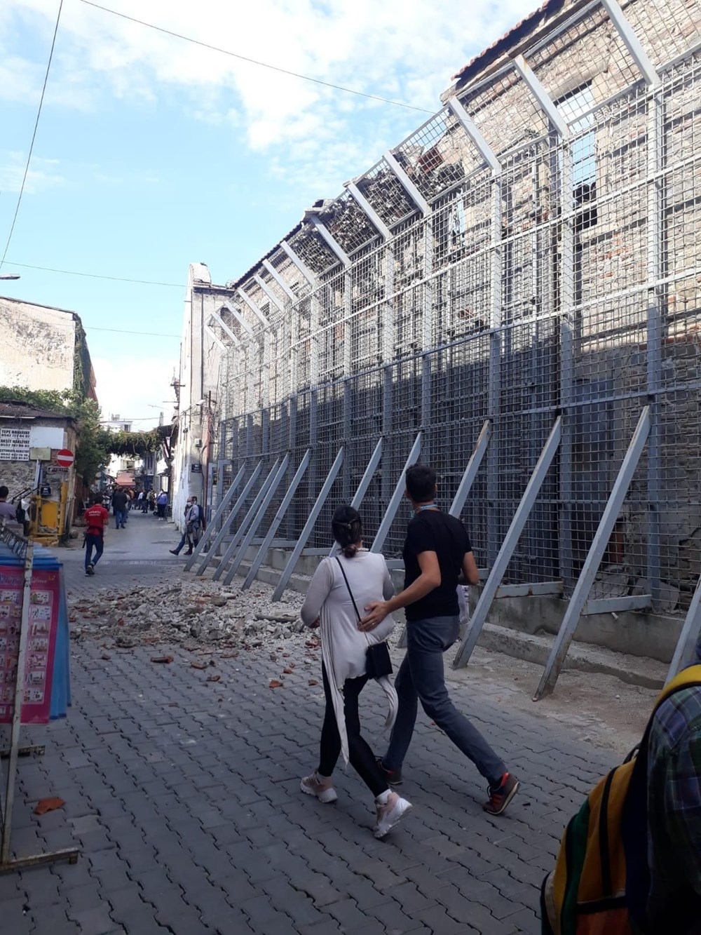 İzmir'deki 6.6'lık deprem oldu! İşte depremden ilk kareler 10