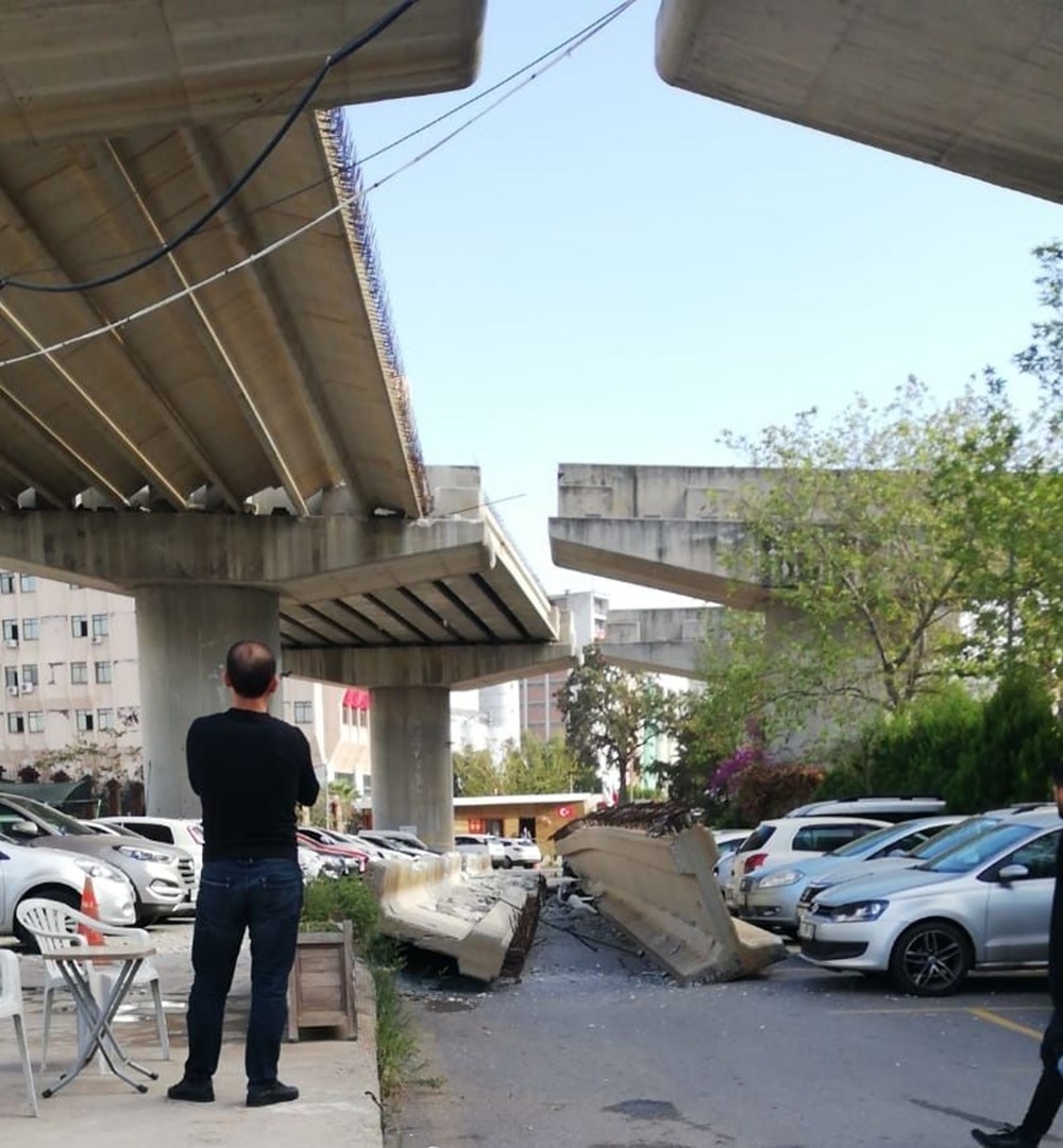 İzmir'deki 6.6'lık deprem oldu! İşte depremden ilk kareler 12