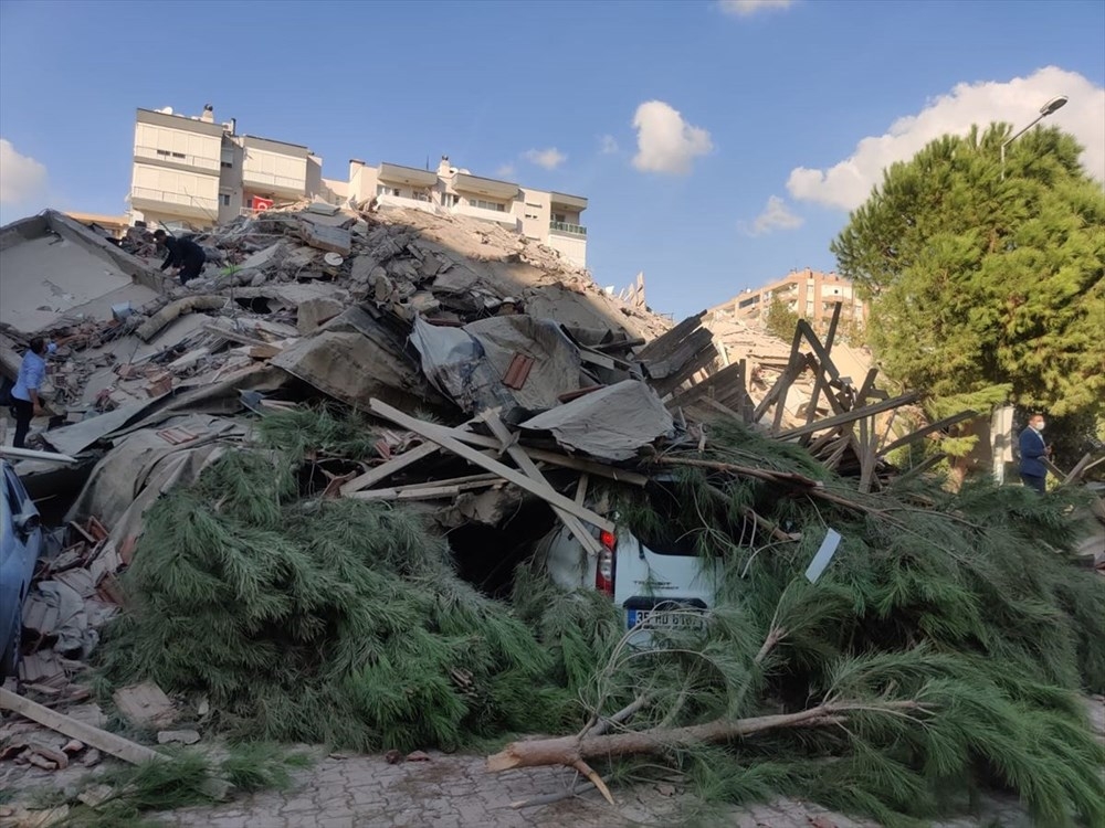 İzmir'deki 6.6'lık deprem oldu! İşte depremden ilk kareler 14