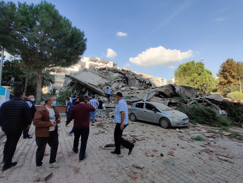 İzmir'deki 6.6'lık deprem oldu! İşte depremden ilk kareler 16