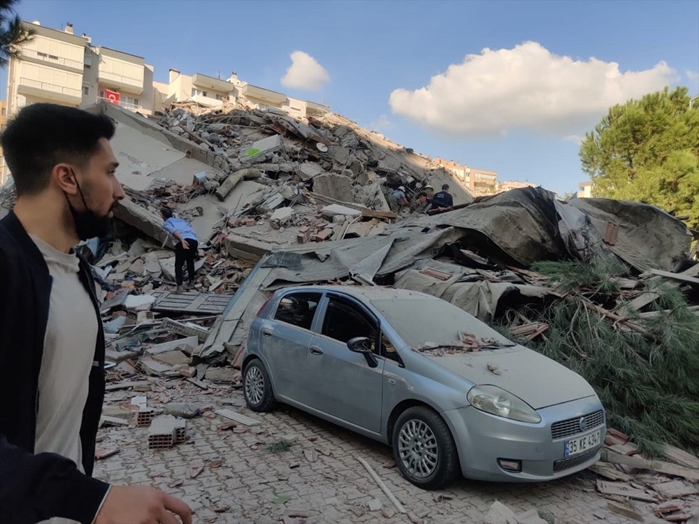 İzmir'deki 6.6'lık deprem oldu! İşte depremden ilk kareler 18