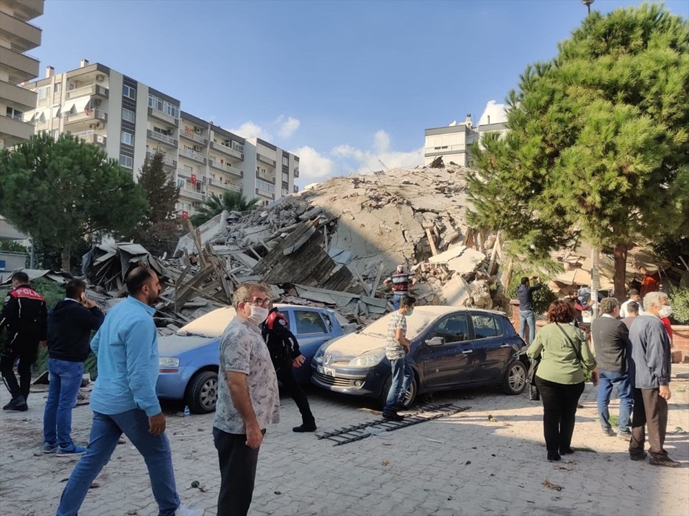 İzmir'deki 6.6'lık deprem oldu! İşte depremden ilk kareler 5