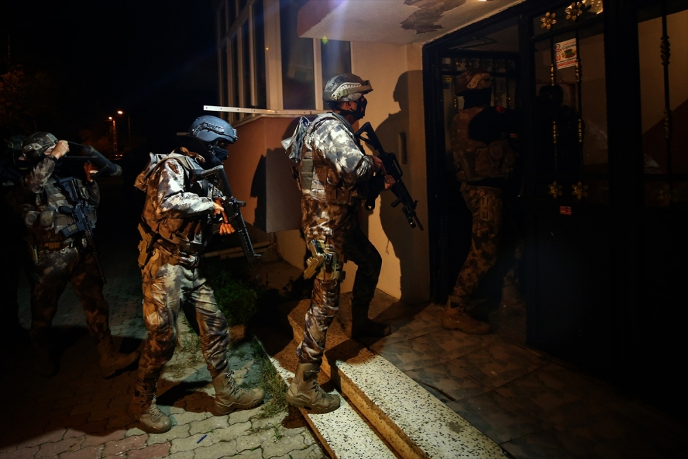 İstanbul'da uyuşturucu satıcılarına eş zamanlı operasyon 4