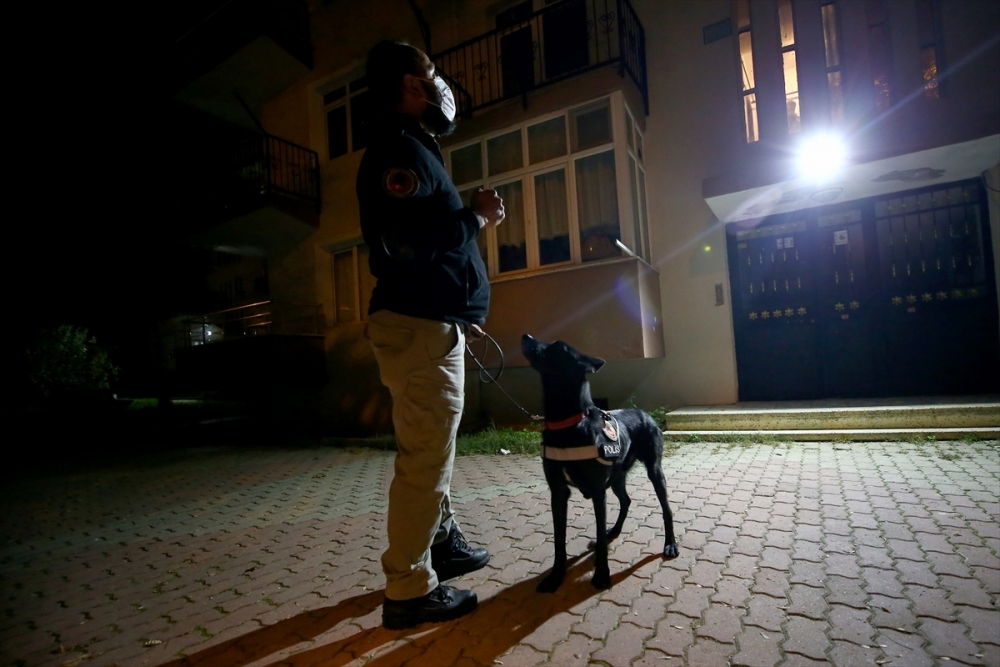 İstanbul'da uyuşturucu satıcılarına eş zamanlı operasyon 7