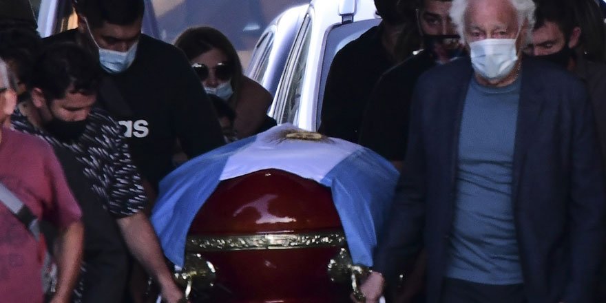 Maradona son yolculuğuna uğurlandı