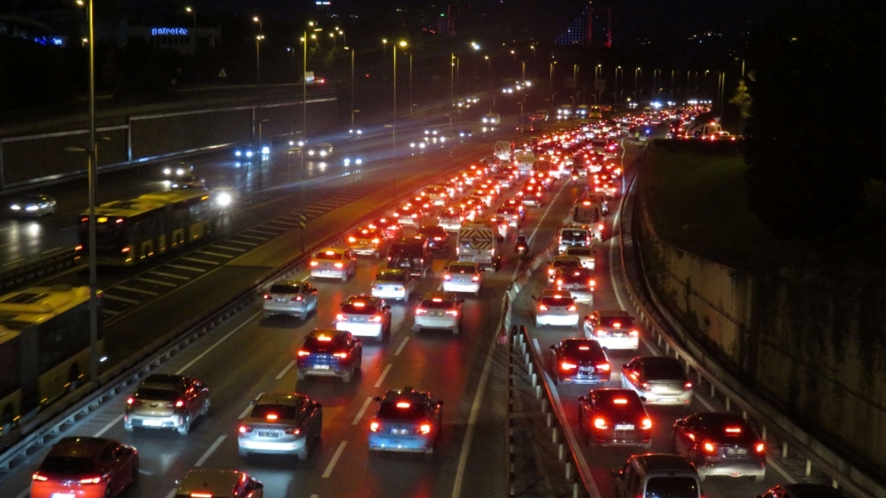 İstanbul'da trafik yoğunluğu yaşandı! 2