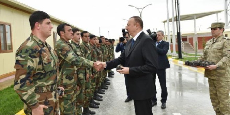 Aliyev, cephe hattında incelemelerde bulundu
