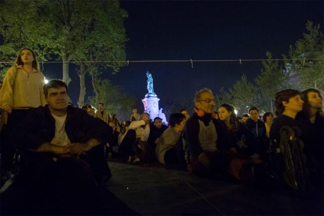 Fransa'da 'gece ayakta' eylemi 10