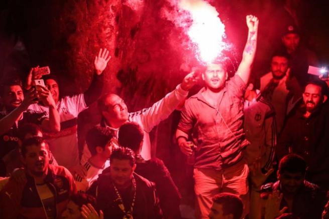 Beşiktaşlılar olası şampiyonluğu kutlamaya başladı 3