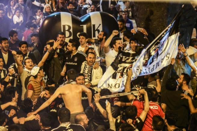 Beşiktaşlılar olası şampiyonluğu kutlamaya başladı 5