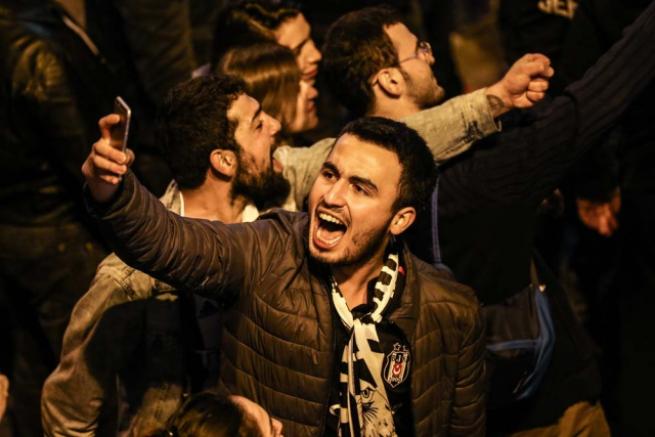 Beşiktaşlılar olası şampiyonluğu kutlamaya başladı 9