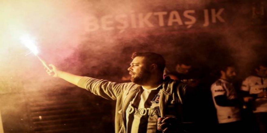 Beşiktaşlılar olası şampiyonluğu kutlamaya başladı