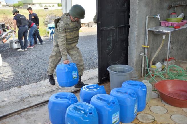 Teröristler susuz bıraktı, güvenlik güçleri yardıma koştu 2