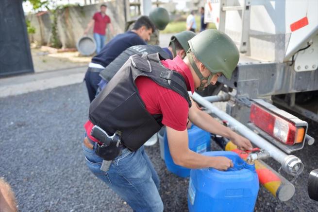 Teröristler susuz bıraktı, güvenlik güçleri yardıma koştu 5