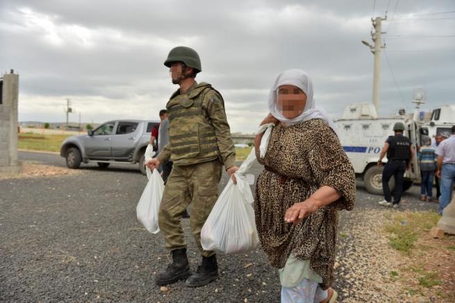 Teröristler susuz bıraktı, güvenlik güçleri yardıma koştu 7