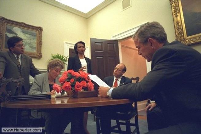 11 Eylül saldırısının hiç yayınlanmamış Bush fotoğrafları 16