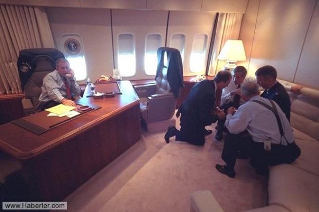 11 Eylül saldırısının hiç yayınlanmamış Bush fotoğrafları 17