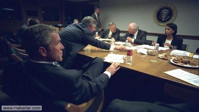11 Eylül saldırısının hiç yayınlanmamış Bush fotoğrafları 18