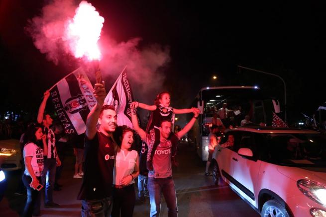 Beşiktaş şampiyonluğu böyle kutladı 16