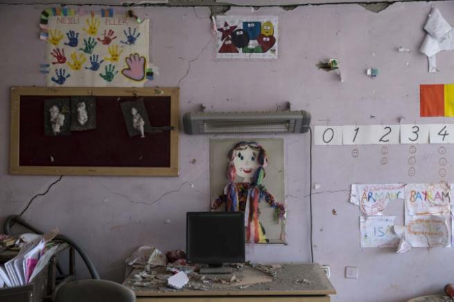 Teröristlerin harabeye çevirdiği okullar için yıkım kararı 2