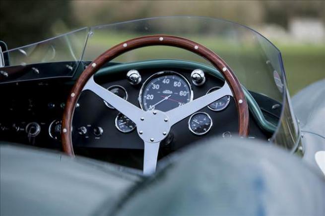 Efsane Aston Martin açık artırmada 4
