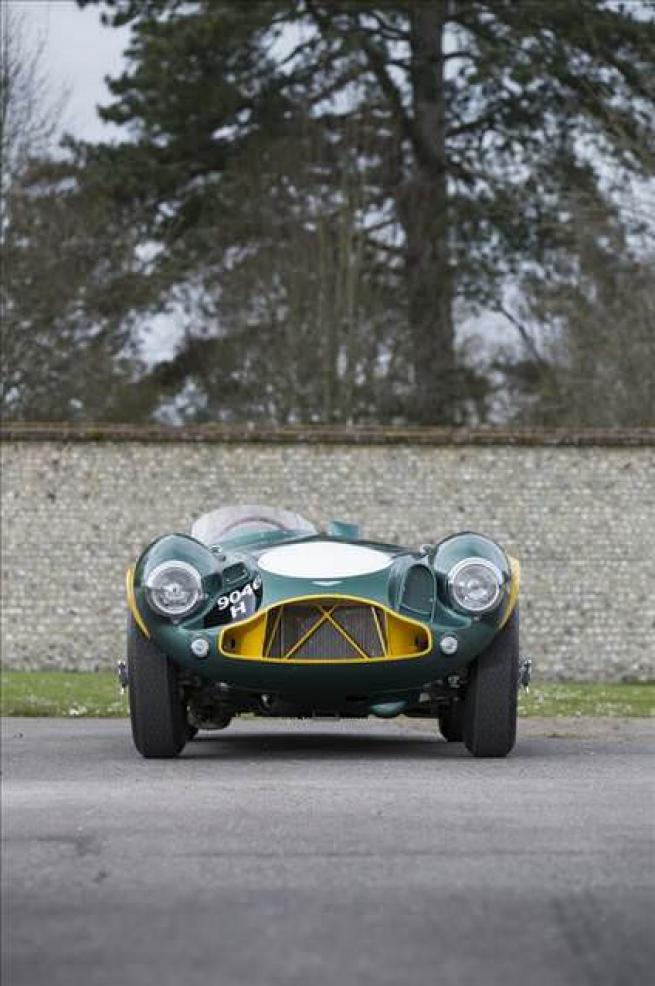 Efsane Aston Martin açık artırmada 6